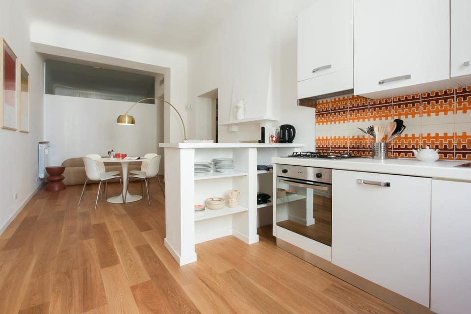 Kitchen or kitchenette, Dining area, oven, stove