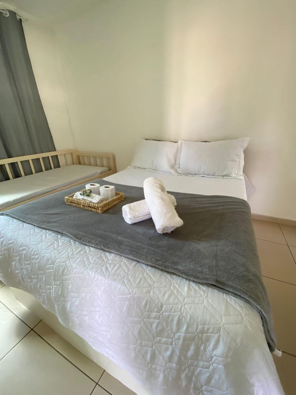 Bed, Bedroom, towels