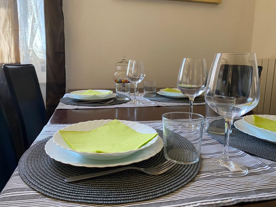 Dining area, kitchen