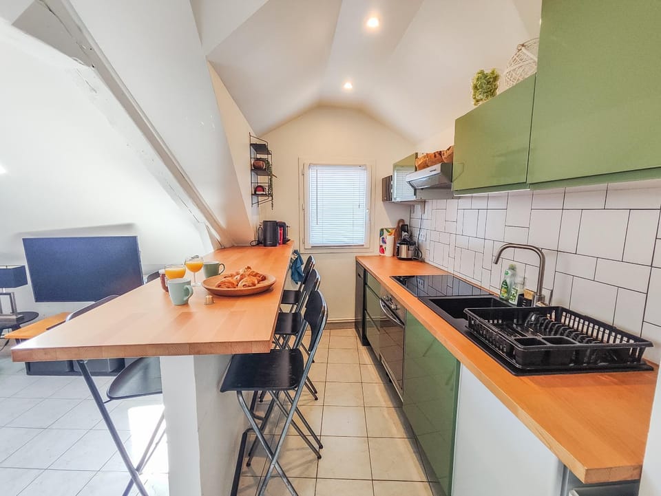 Kitchen or kitchenette