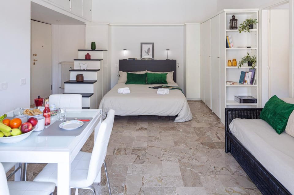 Bed, Living room, Dining area, Bedroom