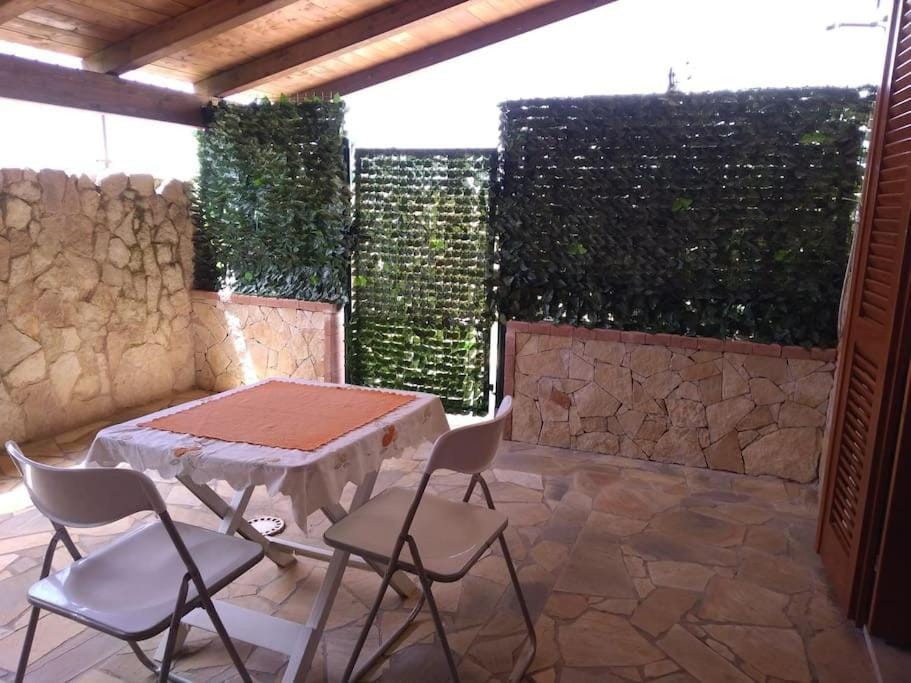 Open Space da Luca e Laura,a 7 minuti da Alghero. Apartment in Olmedo, Sardinia
