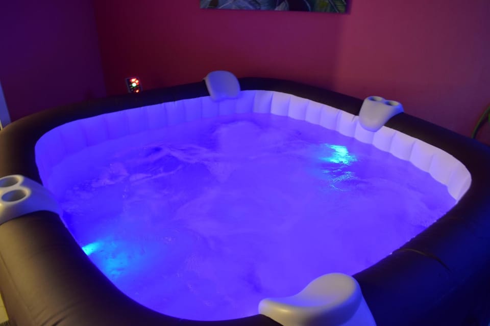 Hot Tub, Hot Tub