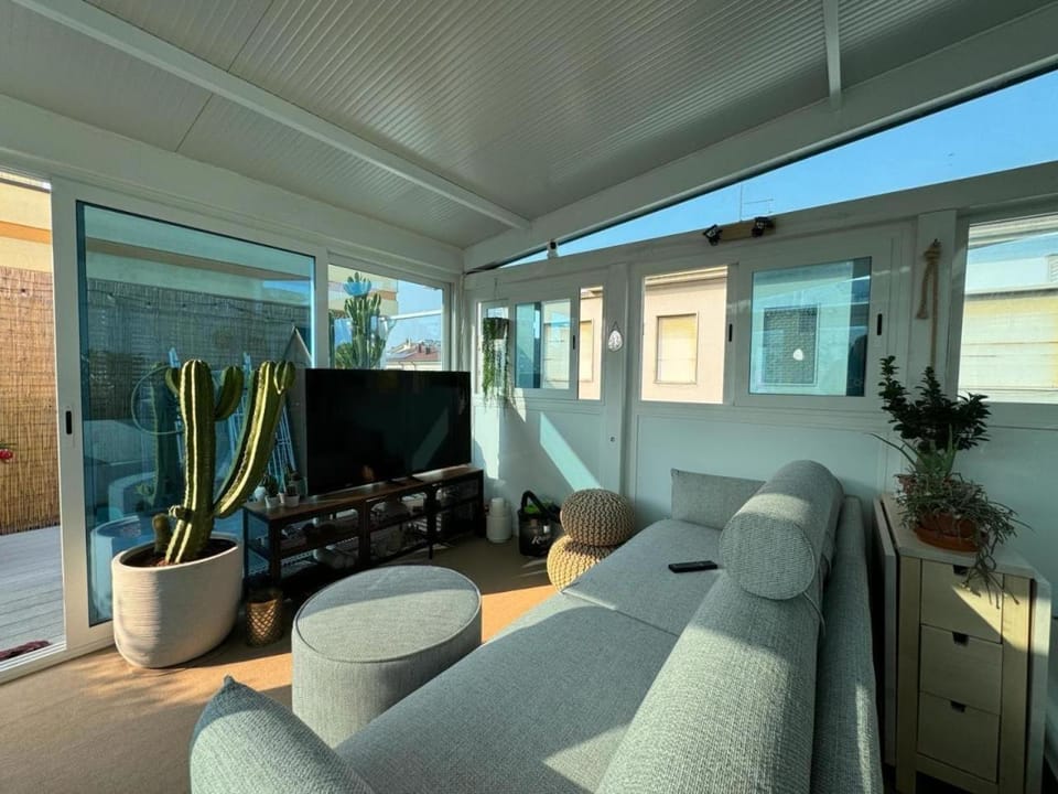 TV and multimedia, Balcony/Terrace, Living room, Seating area