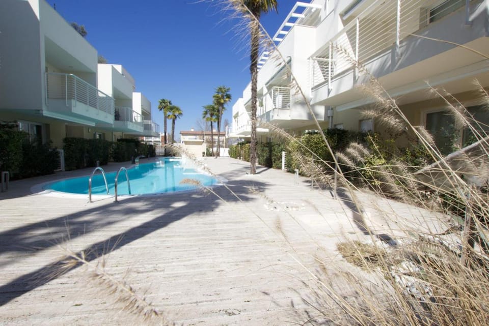 Property building, Day, Pool view, Swimming pool