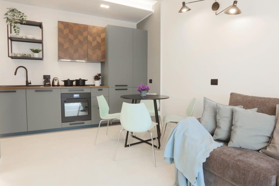 Coffee/tea facilities, Kitchen or kitchenette, Seating area, Dining area, minibar, pet friendly, stove