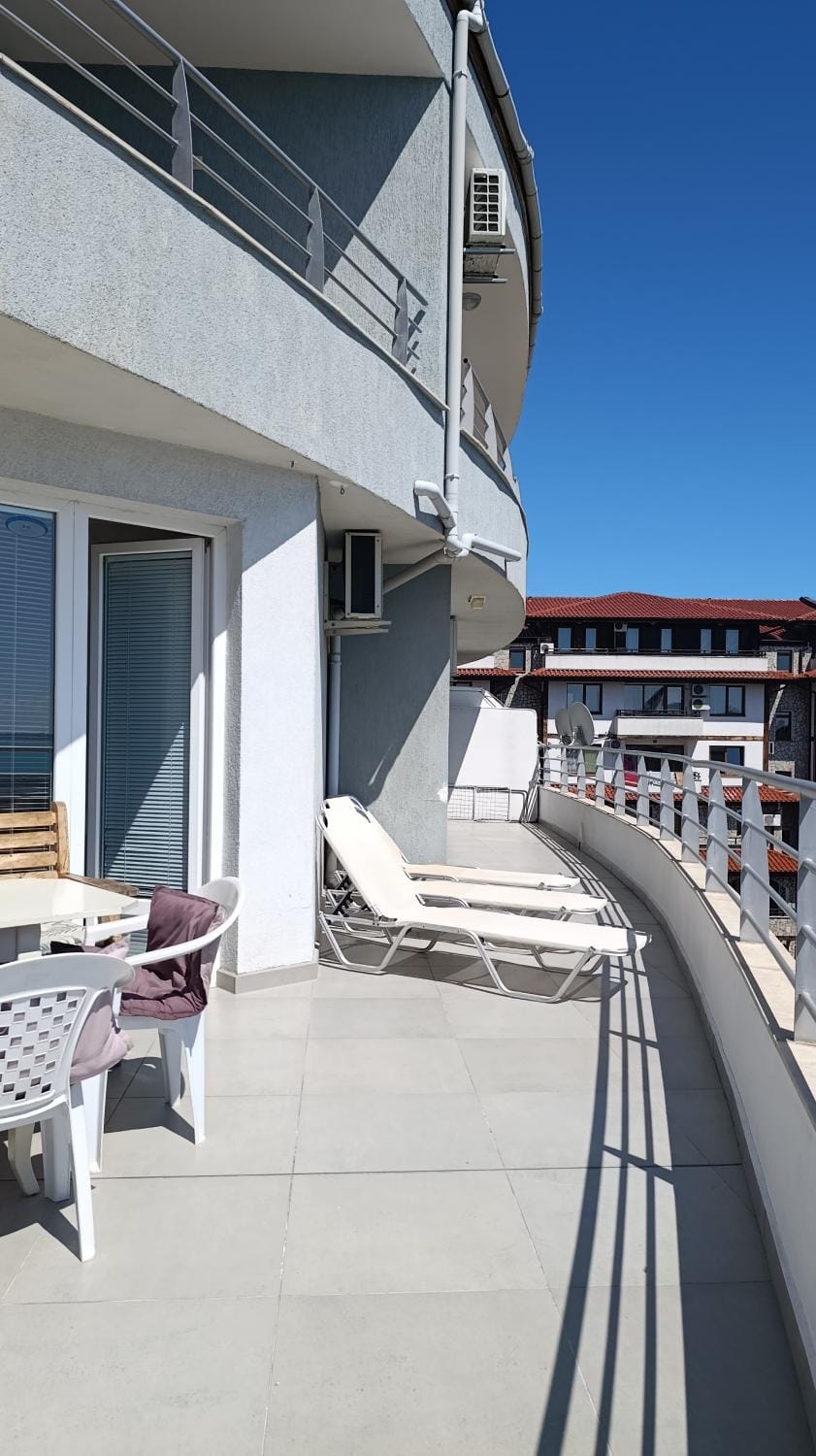 Balcony/Terrace, sunbed