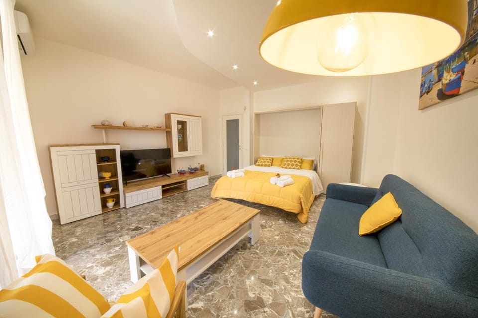 Communal lounge/ TV room, TV and multimedia, Living room