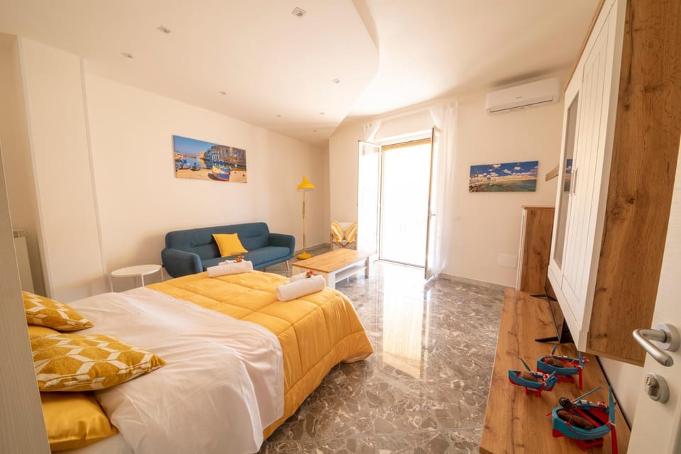 Communal lounge/ TV room, TV and multimedia, Living room