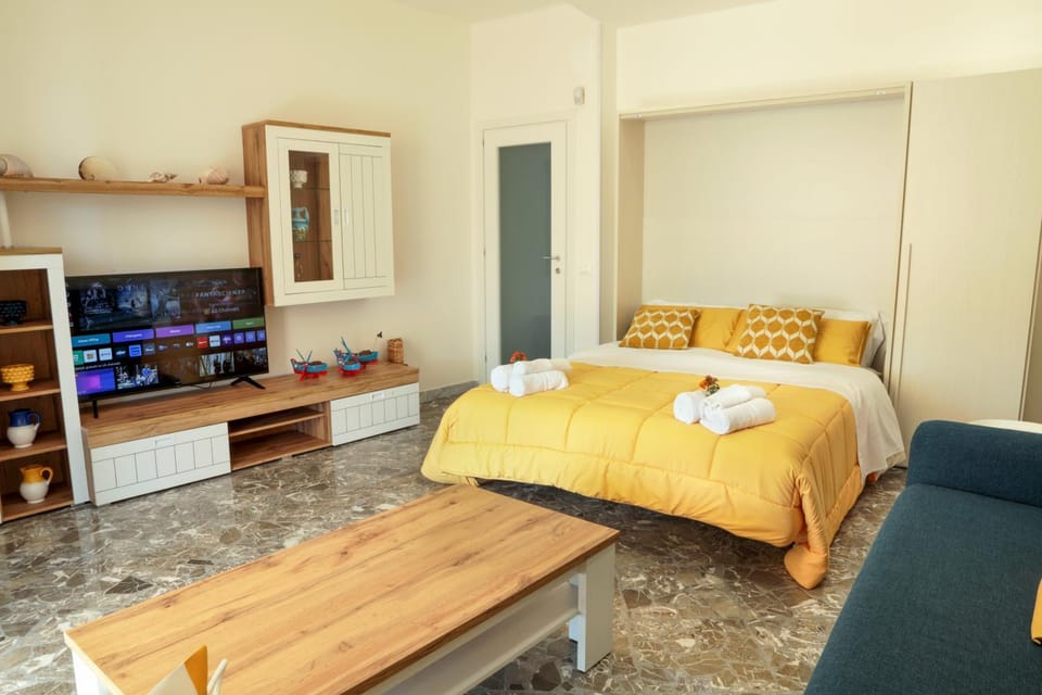 Communal lounge/ TV room, TV and multimedia, Living room