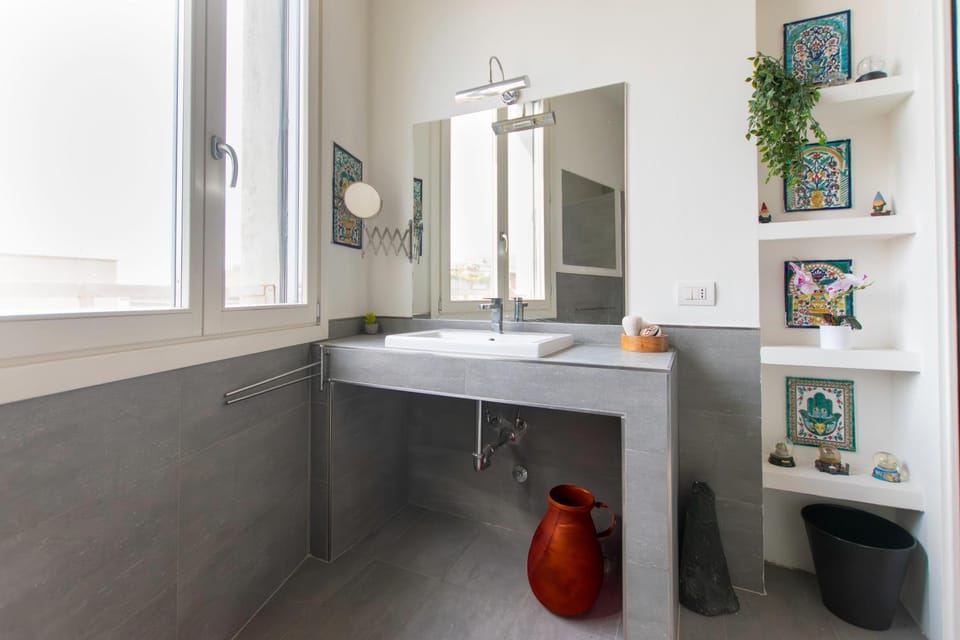 Bathroom, towels