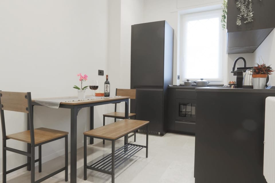 Kitchen or kitchenette, Dining area, minibar, pet friendly, stove