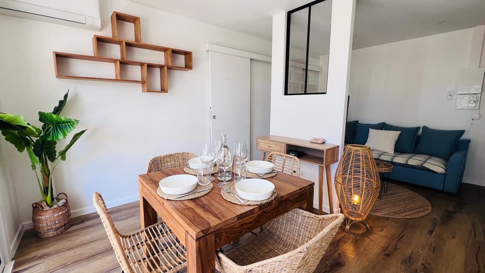 Seating area, Dining area