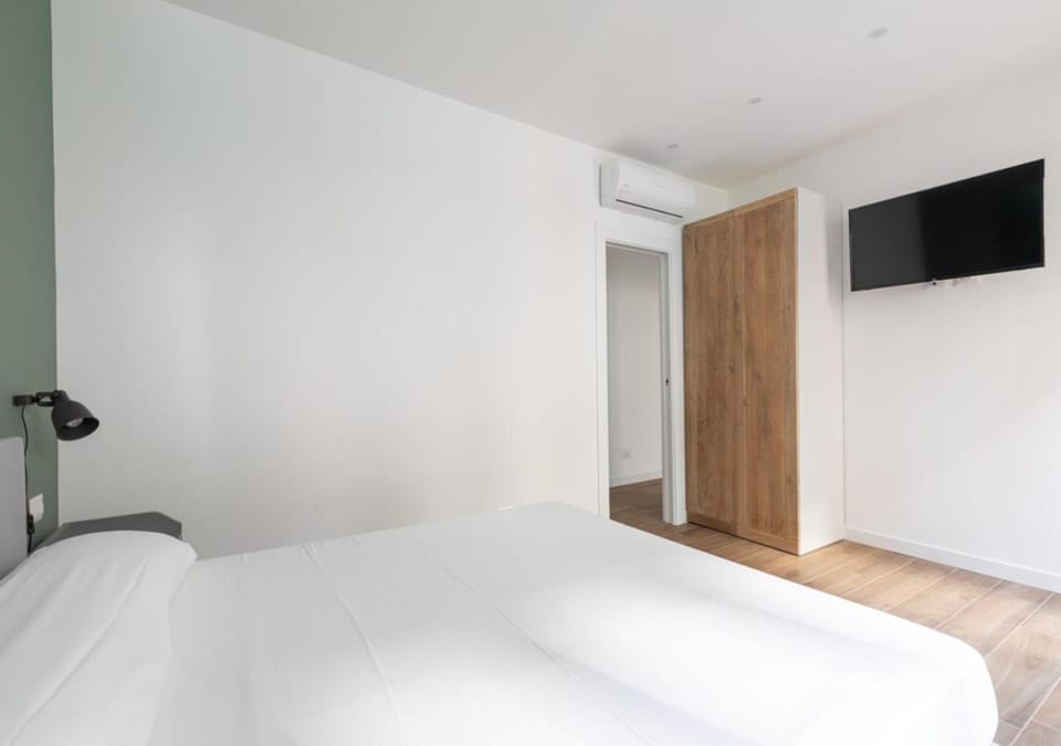 TV and multimedia, Bedroom, wardrobe, air conditioner