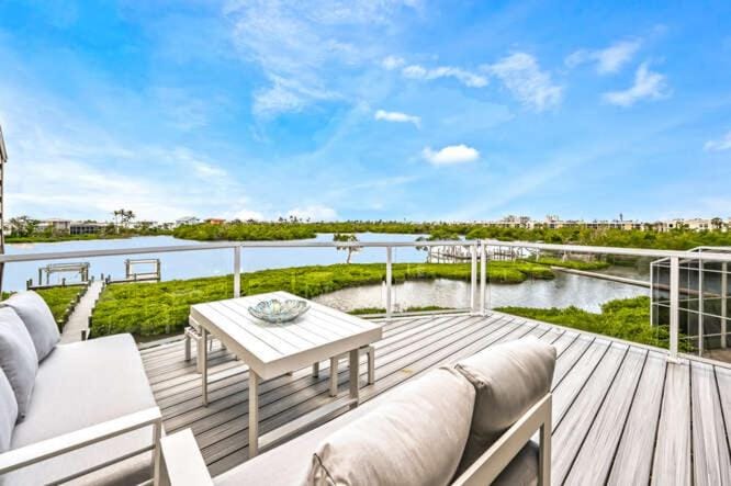 Blue Lagoon #2 House in Estero Island