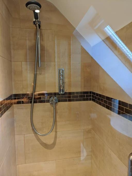 The Barn New Forest Free Paddle boarding & free Zip wire. House in Ringwood