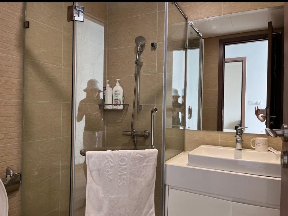 Shower, towels
