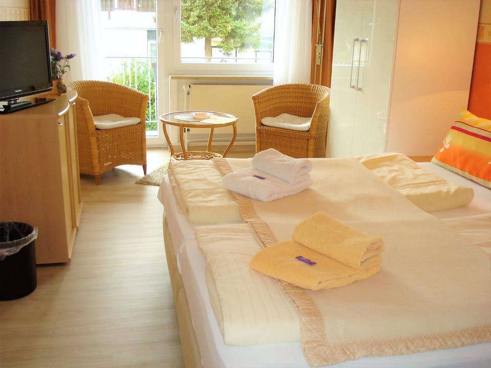 Bed, Photo of the whole room, Bedroom, towels