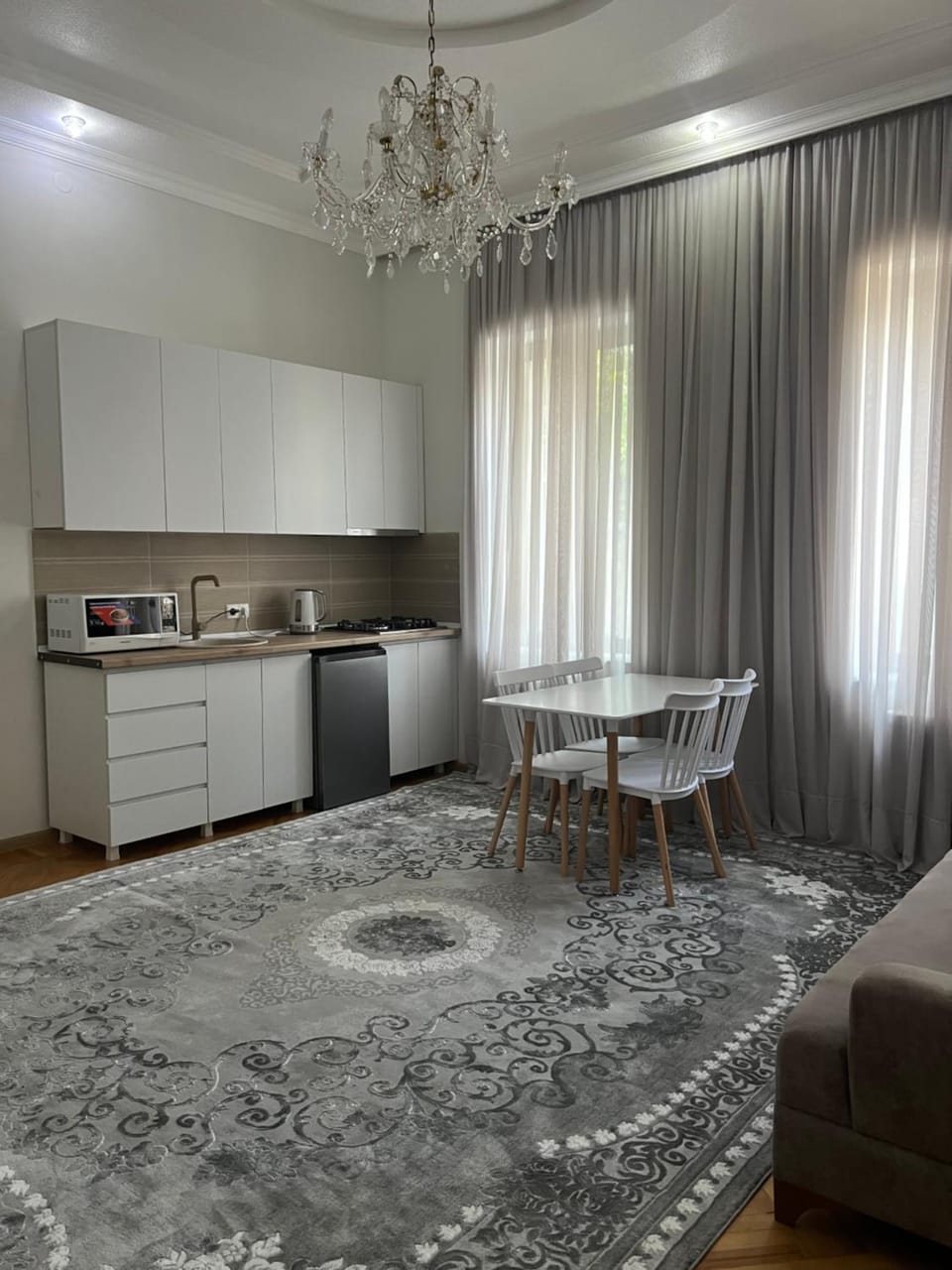 Kitchen or kitchenette, Dining area