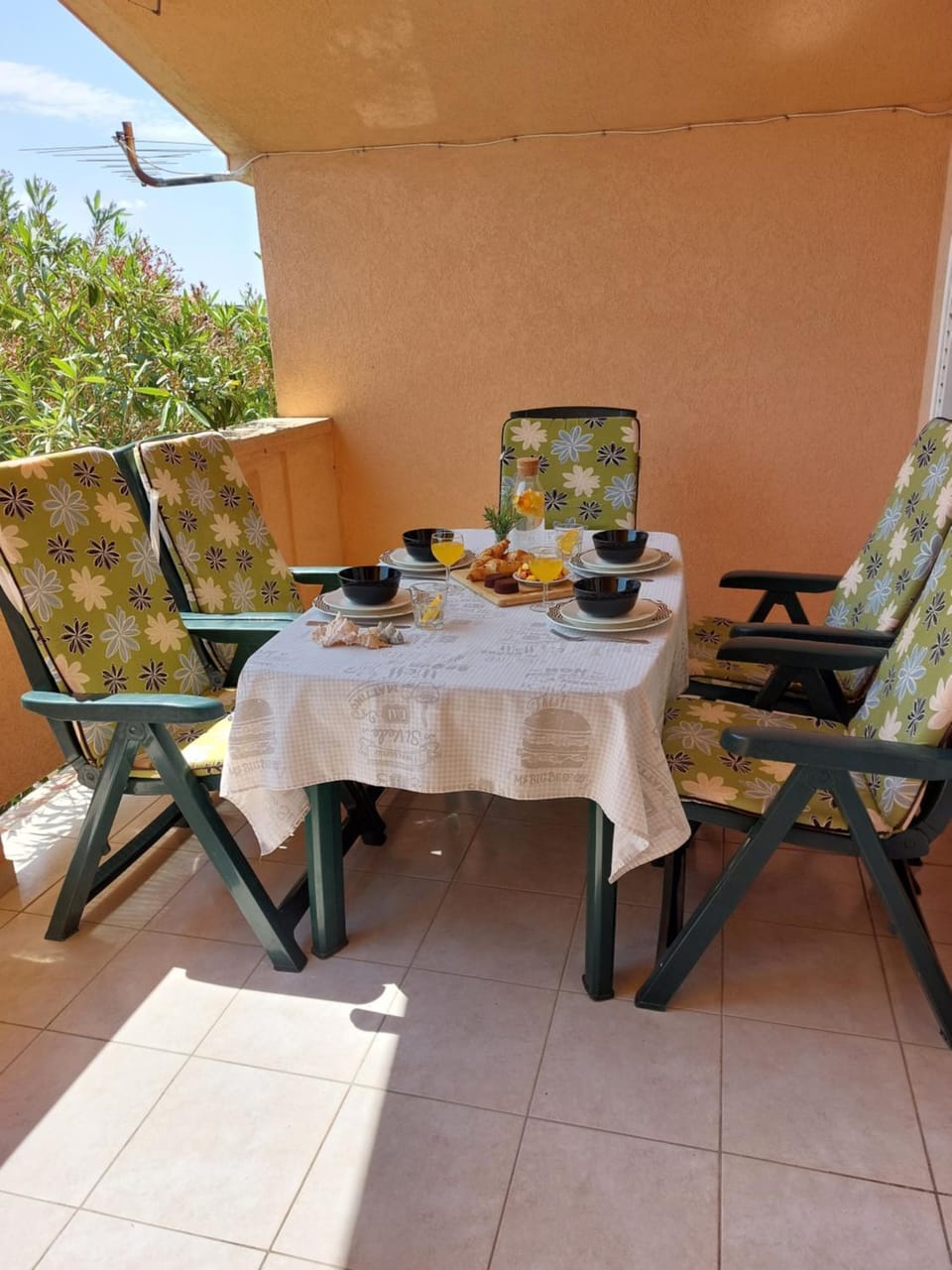 Day, Balcony/Terrace, Food and drinks, Seating area