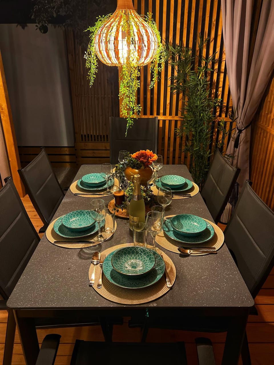 Balcony/Terrace, Food