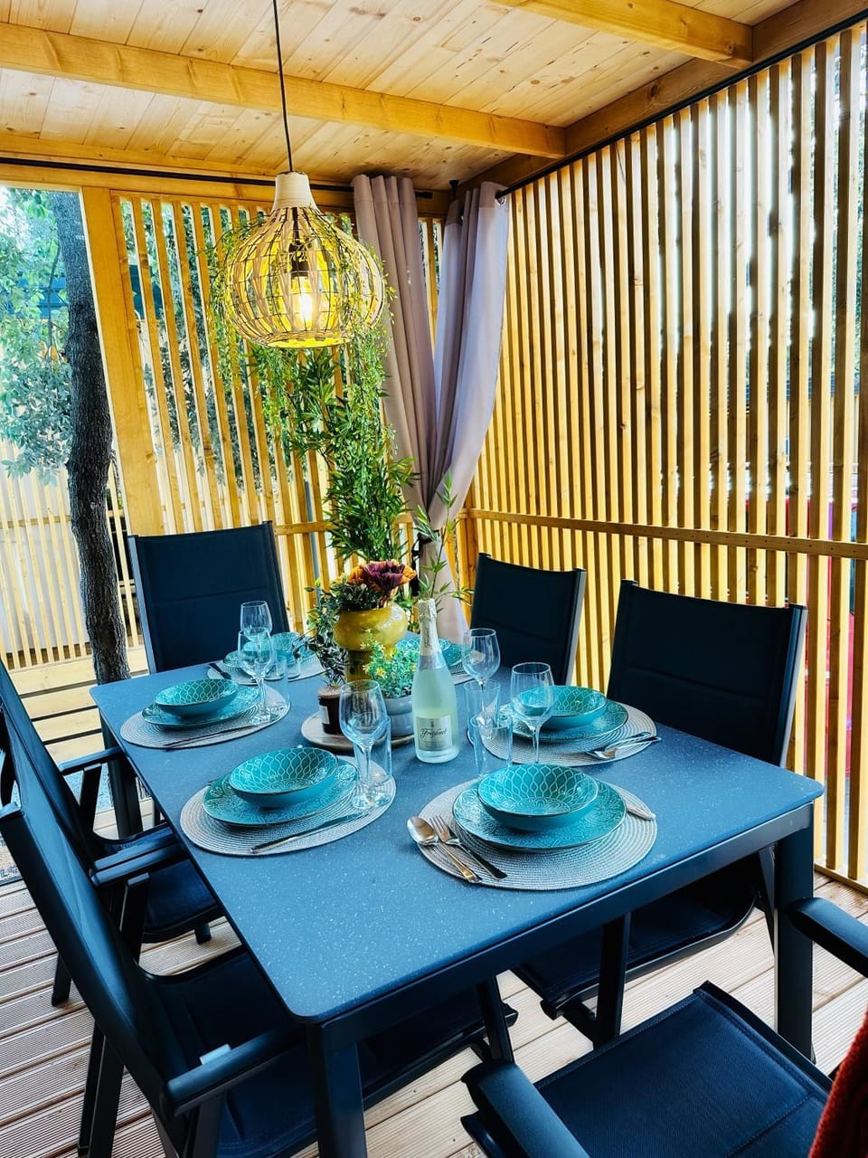 Day, Balcony/Terrace, Food