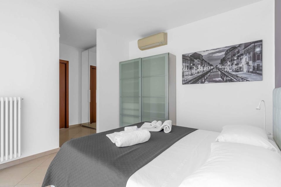 Bed, Bedroom, internet, towels