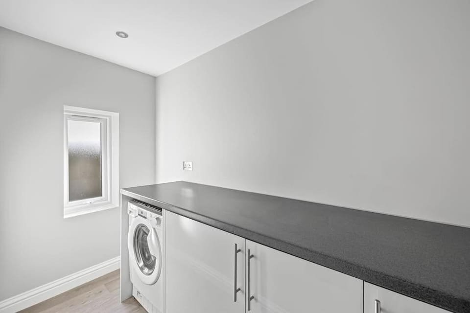 Brand New 5 Bedroom House House in Plymouth