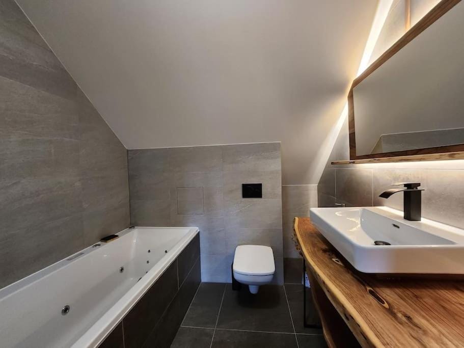 Krásný apartmán REFRINO v přírodě Apartment in Czechia