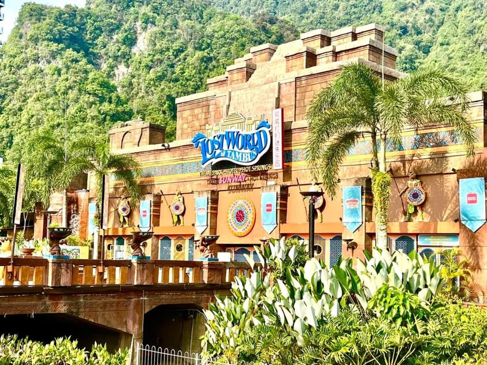 Nearby landmark, Natural landscape, Aqua park, Street view, Area and facilities, Swimming pool