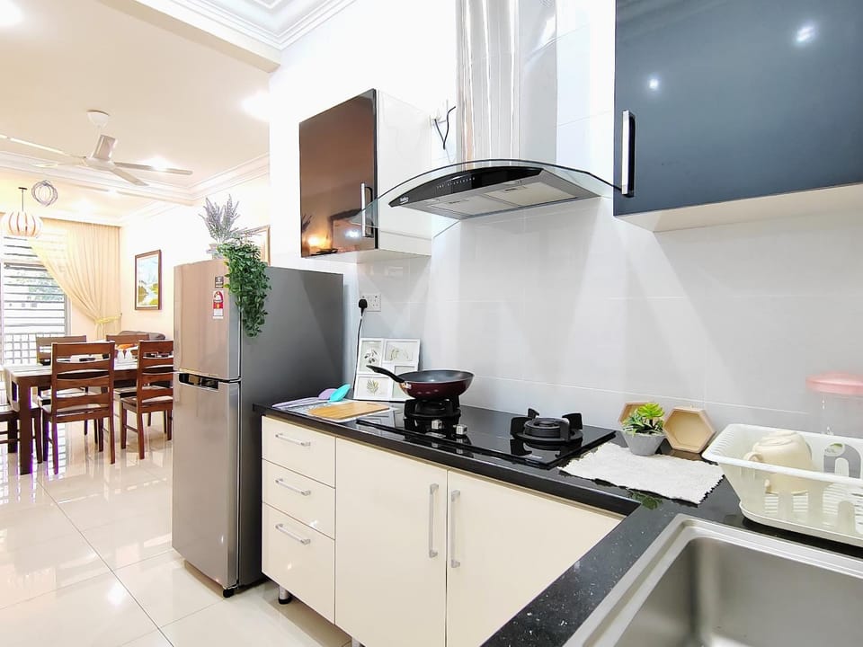 Kitchen or kitchenette, kitchen