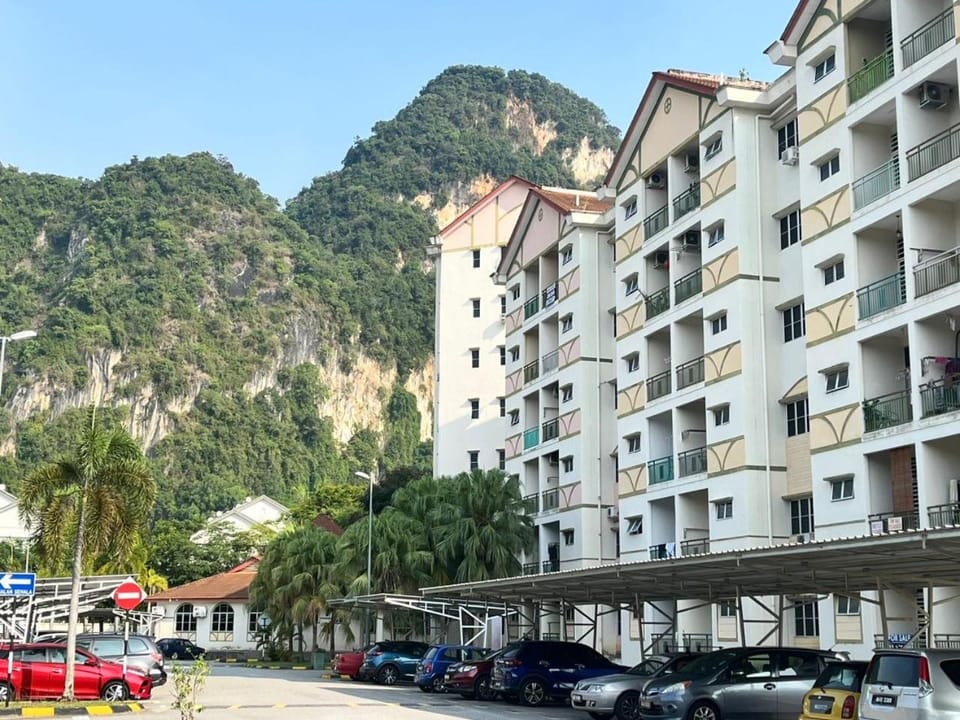 Property building, Mountain view, Location, Parking