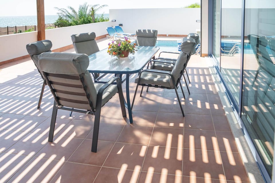 Seafront villa with heated pool Villa in Sotira