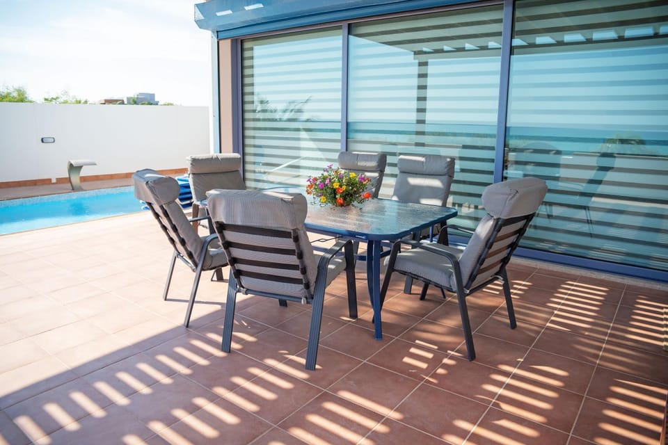 Seafront villa with heated pool Villa in Sotira