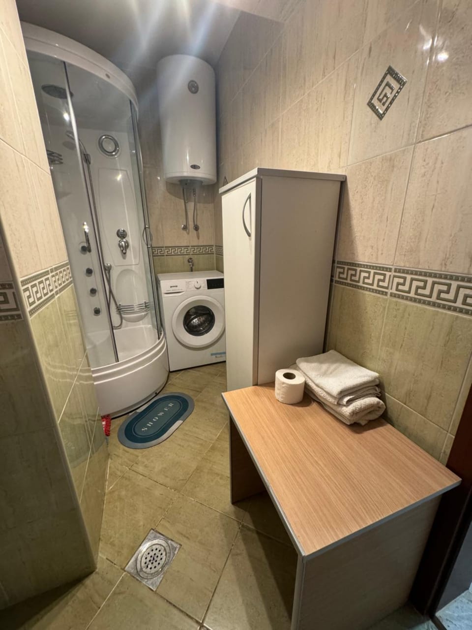Shower, Bathroom, towels, washing machine