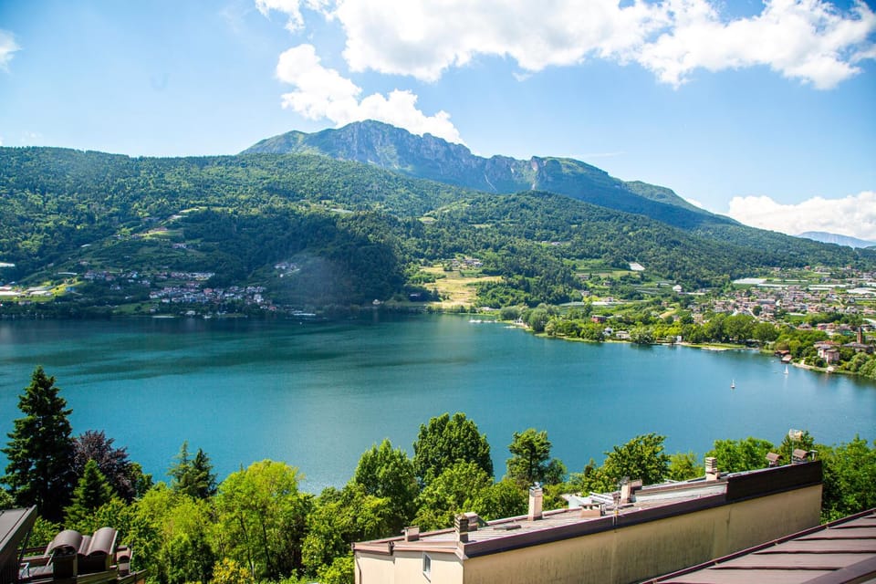 Restaurant/places to eat, View (from property/room), View (from property/room), Balcony/Terrace, City view, Lake view, Lake view, Mountain view, Mountain view