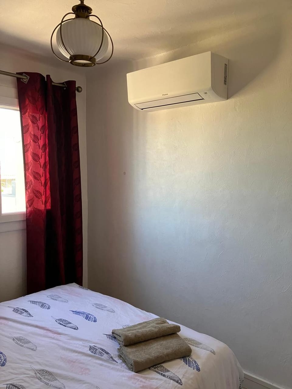 Bedroom, air conditioner