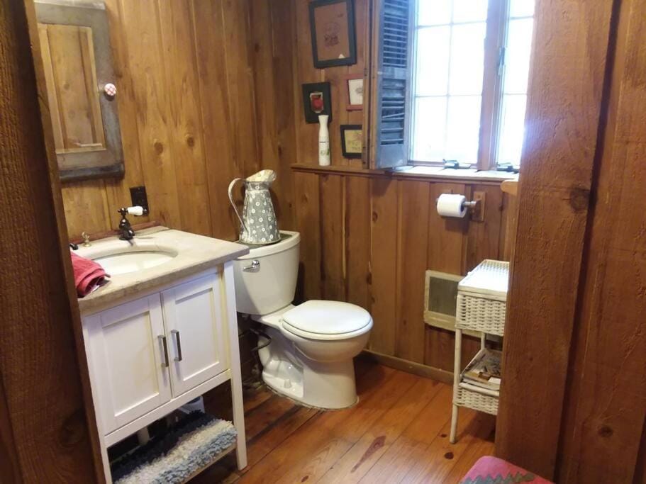 STREAMSIDE CABIN IN THE CATSKILLS Cabin in Shandaken