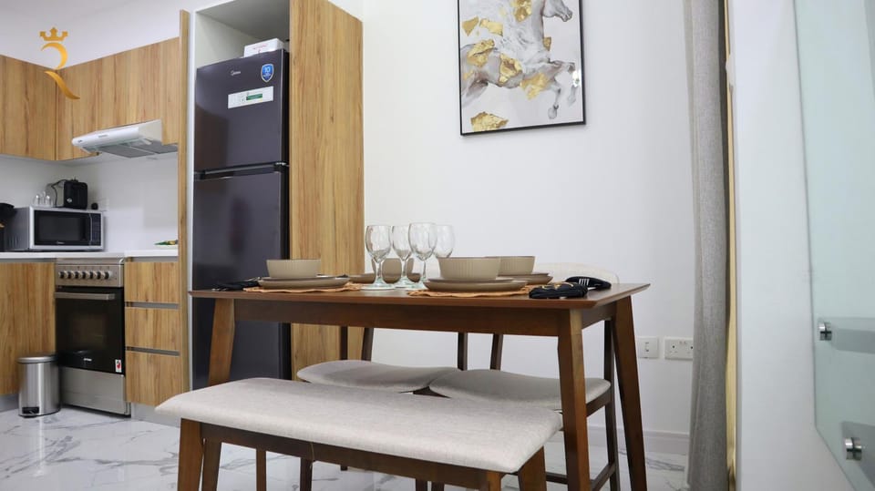 Kitchen or kitchenette, Dining area, minibar, oven, pet friendly, stove
