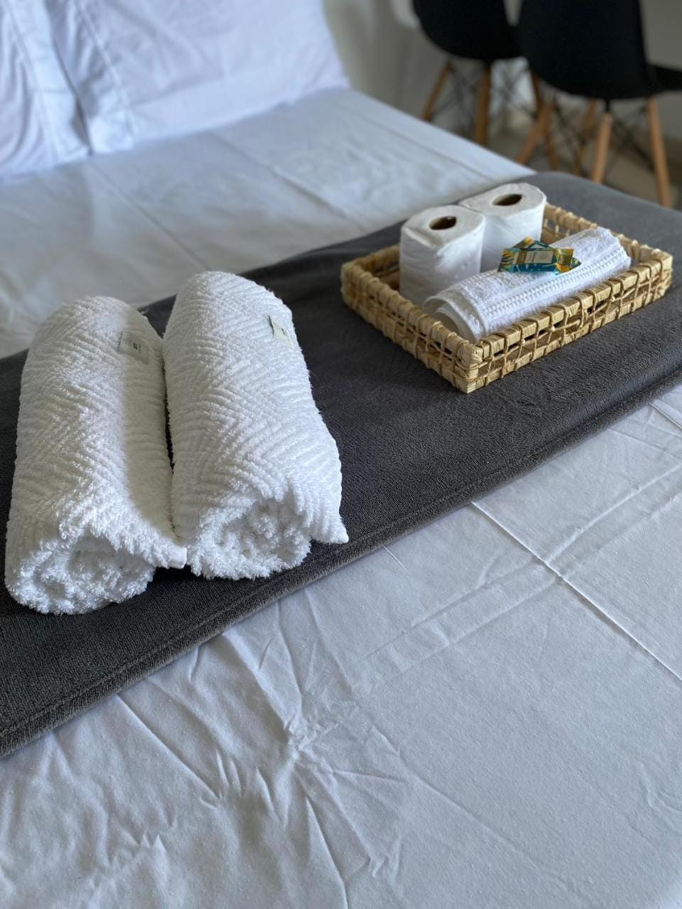 Bed, Bedroom, towels