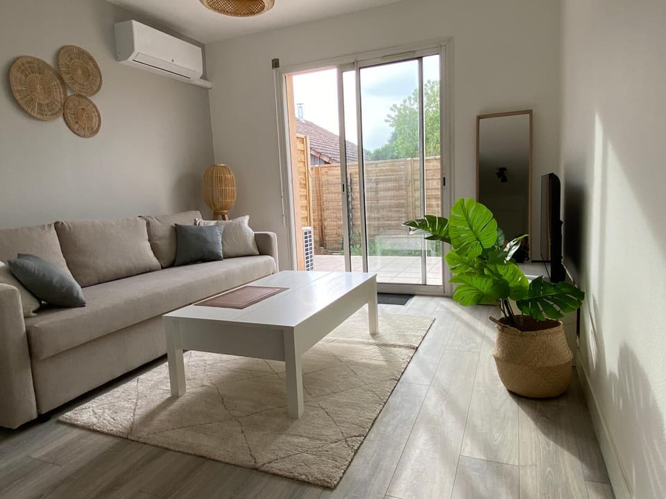 Appartement à Villenave d'Ornon avec jardin fraîchement rénové Apartment in Nouvelle-Aquitaine
