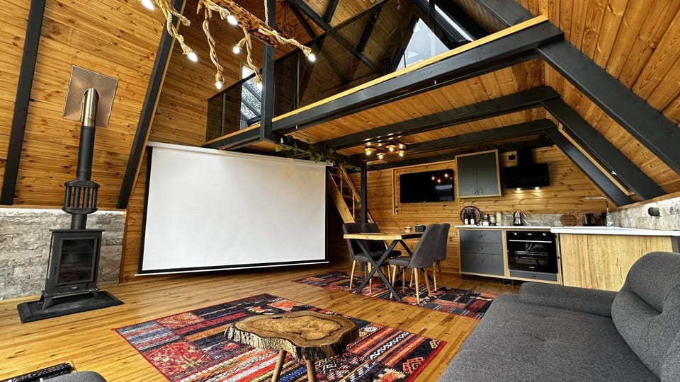 Communal lounge/ TV room, TV and multimedia, Kitchen or kitchenette, Living room, Seating area, Evening entertainment
