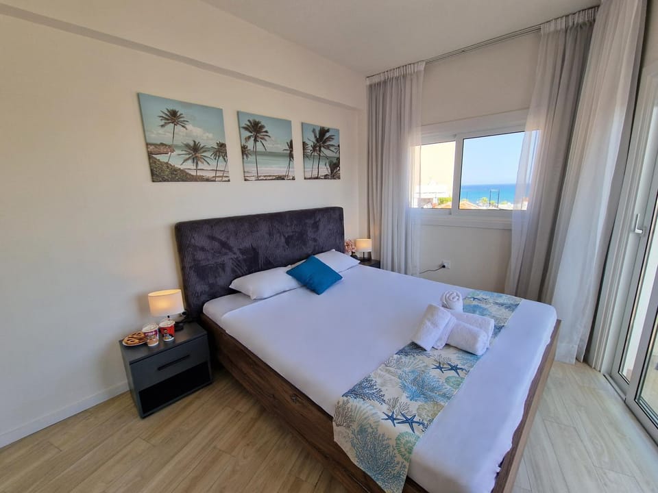 Bed, Bedroom, Sea view