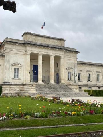 L’insolite Apartment in Nouvelle-Aquitaine