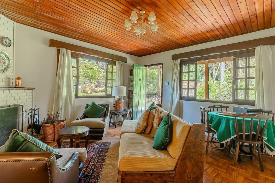 TV and multimedia, Living room, Seating area, Family