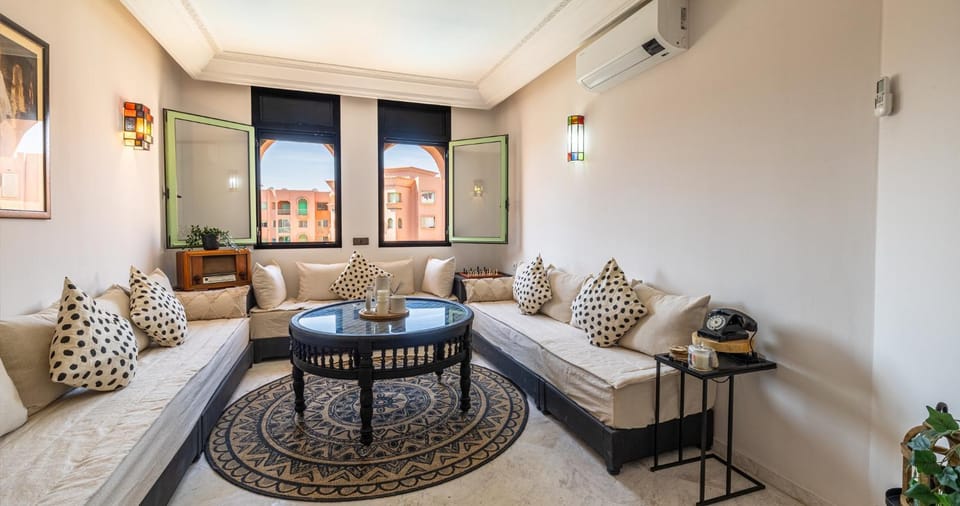 Charming 2-Bed Oasis Pool View Apartment in Marrakesh