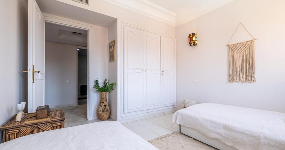 Charming 2-Bed Oasis Pool View Apartment in Marrakesh