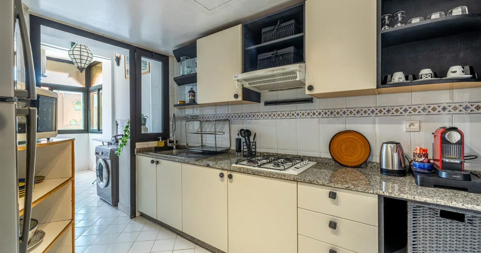 Charming 2-Bed Oasis Pool View Apartment in Marrakesh