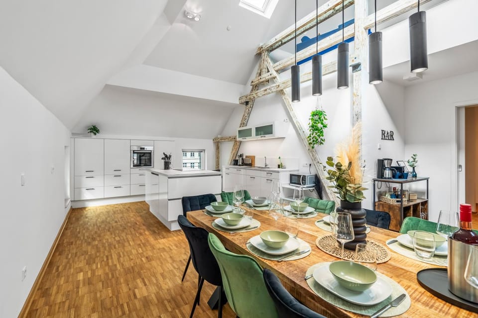 Coffee/tea facilities, Kitchen or kitchenette, Dining area, kitchen