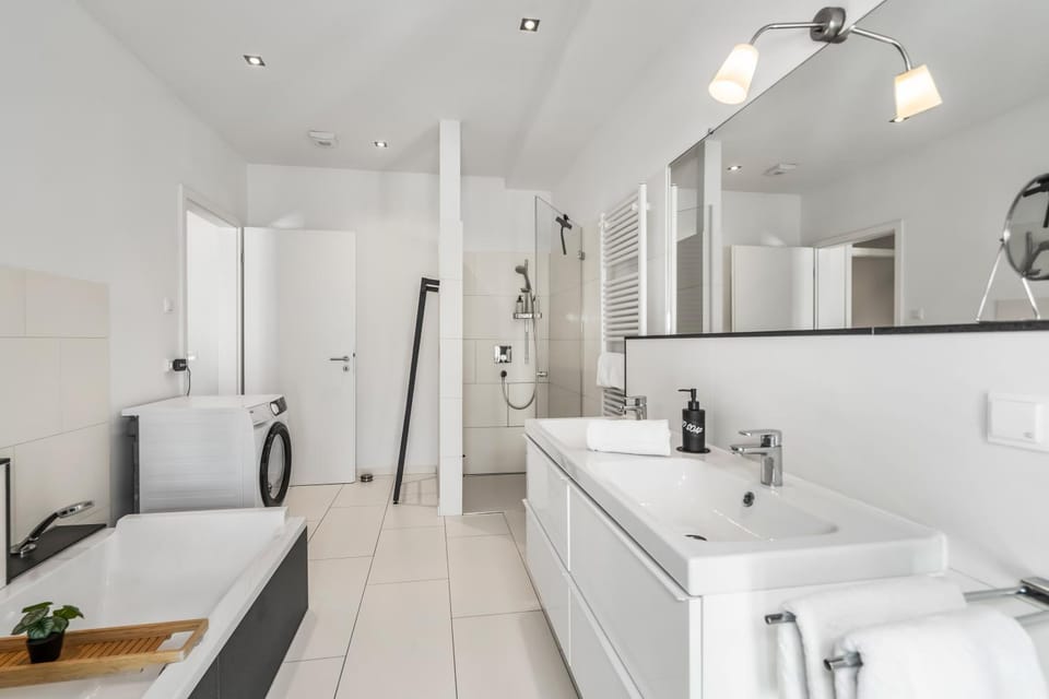 Shower, Bathroom, Bath, hair dryier, towels